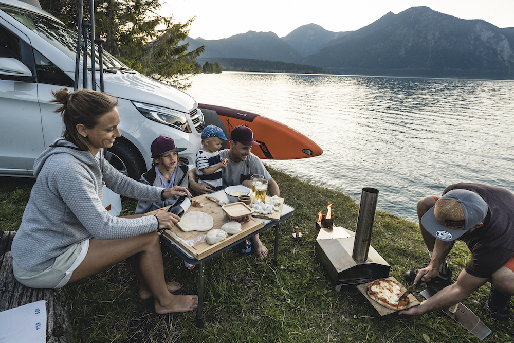 Family enjoying camping and stand up paddling ©JP Australia/Paddle Sports SHow